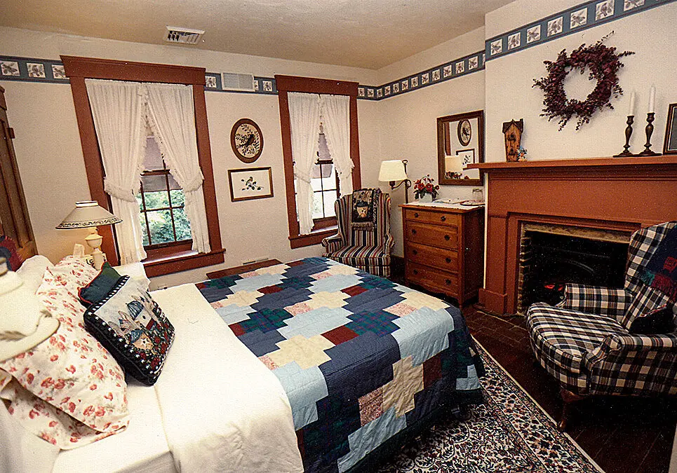 bluebird room at the estate house | watson estate