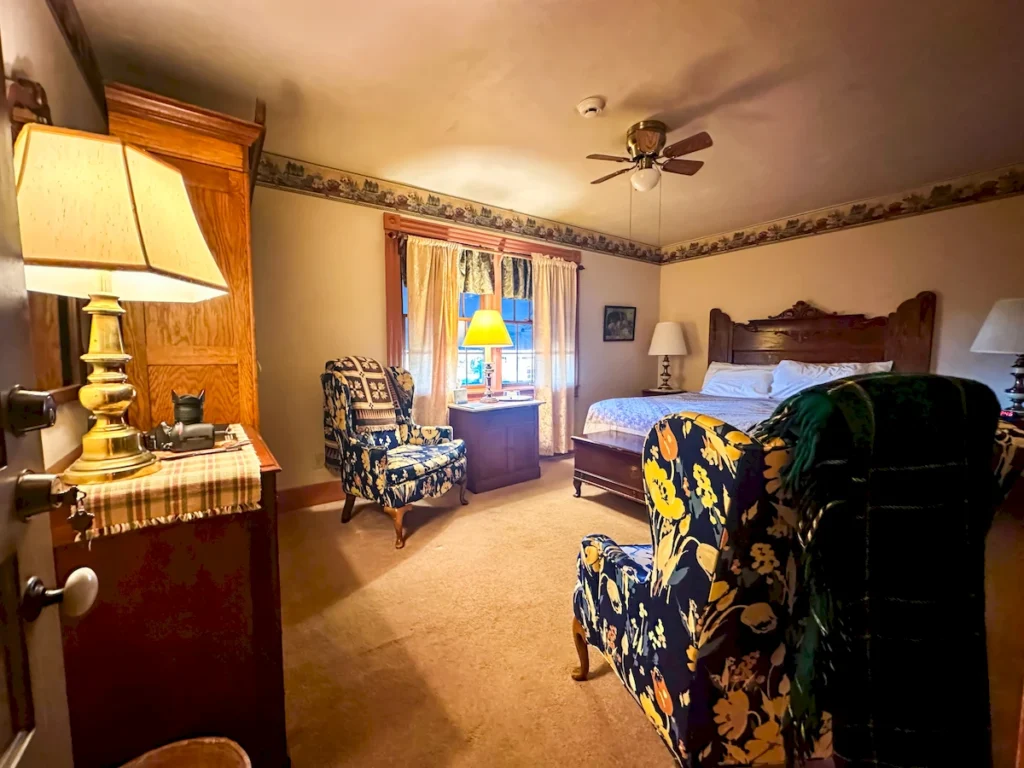 flower garden room at the estate house | watson estate