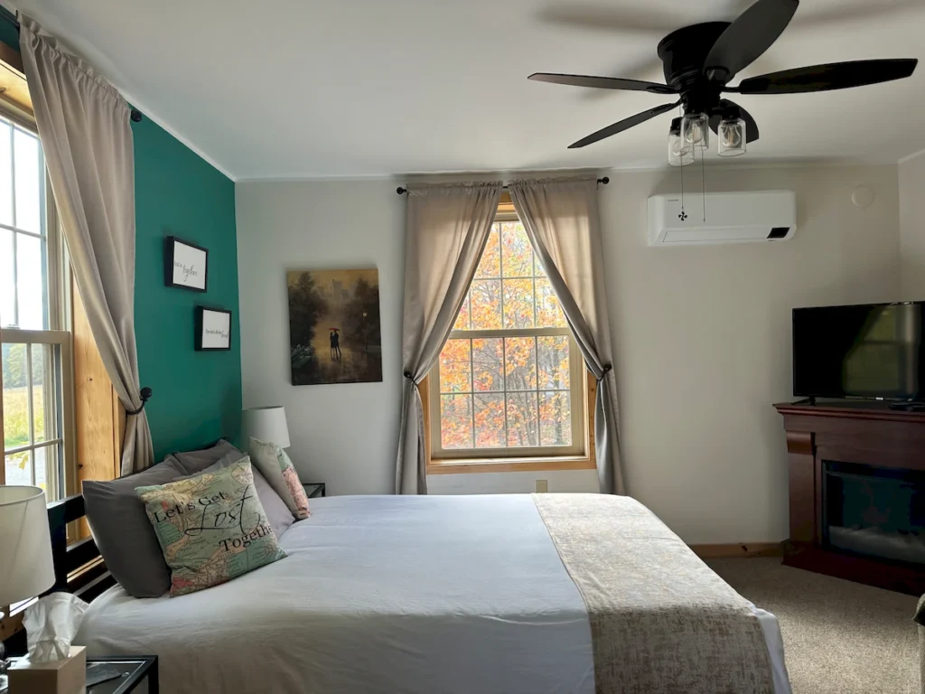 up, up, and away room queen bed