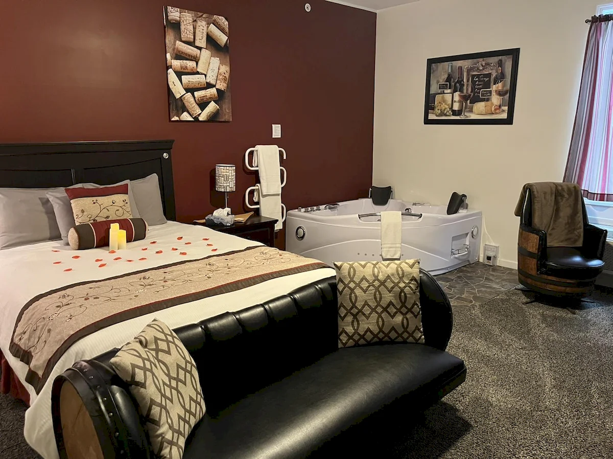 the vintner's room, in room hot tub & bed at the inn | brooks estate