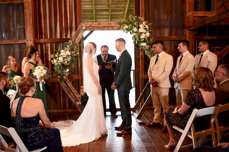 wedding ceremony in the barn1