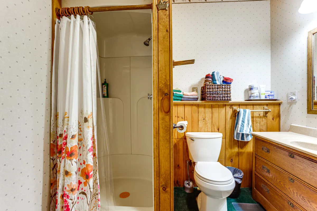 woodland manor bathroom first floor