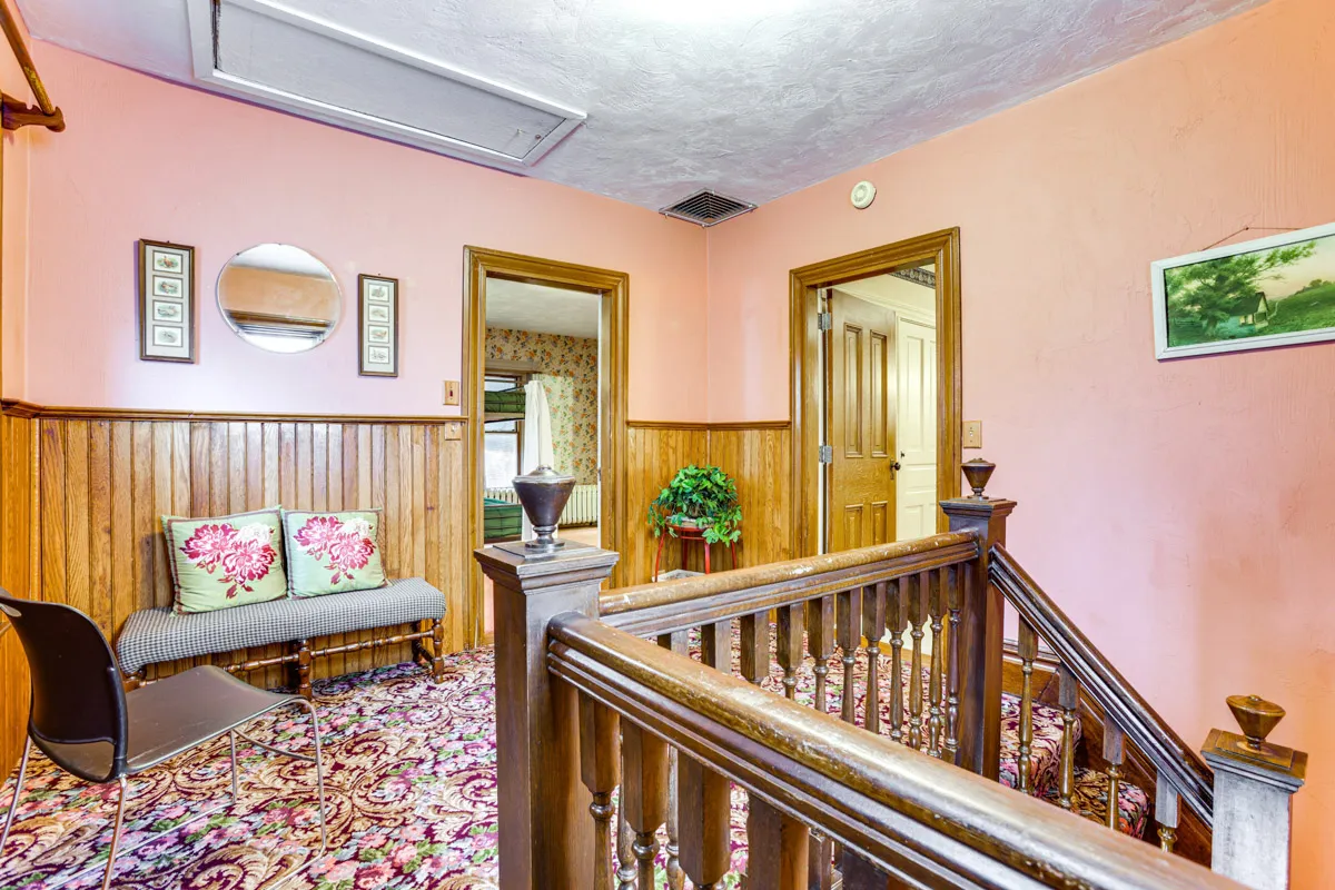 woodland manor upstairs landing area