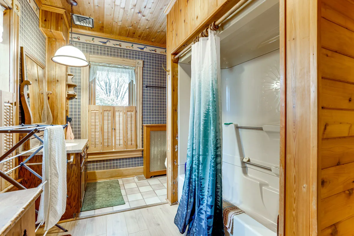 woodland manor Bathroom 2nd Floor