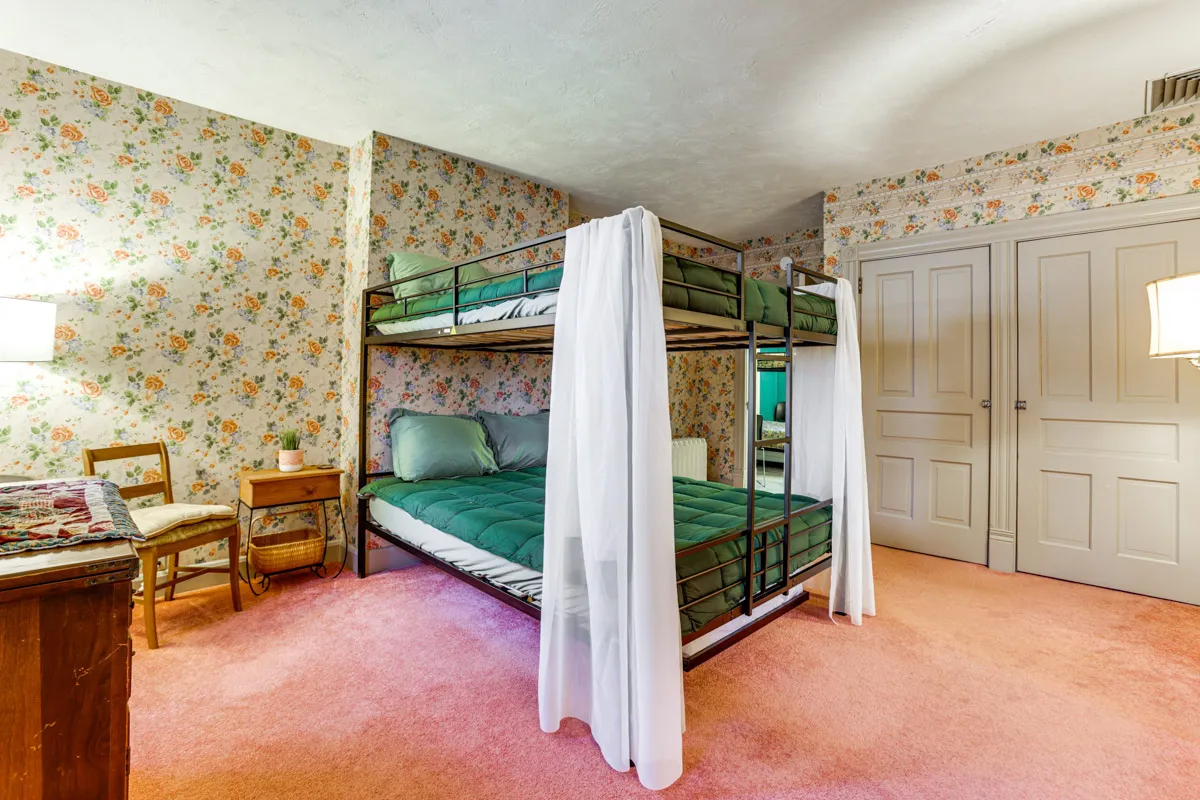 woodland manor Rose room with bunk Q beds and trundle Twin bed view from further away