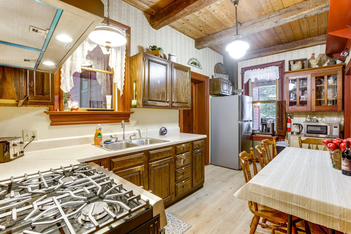 woodland manor kitchen facing counters