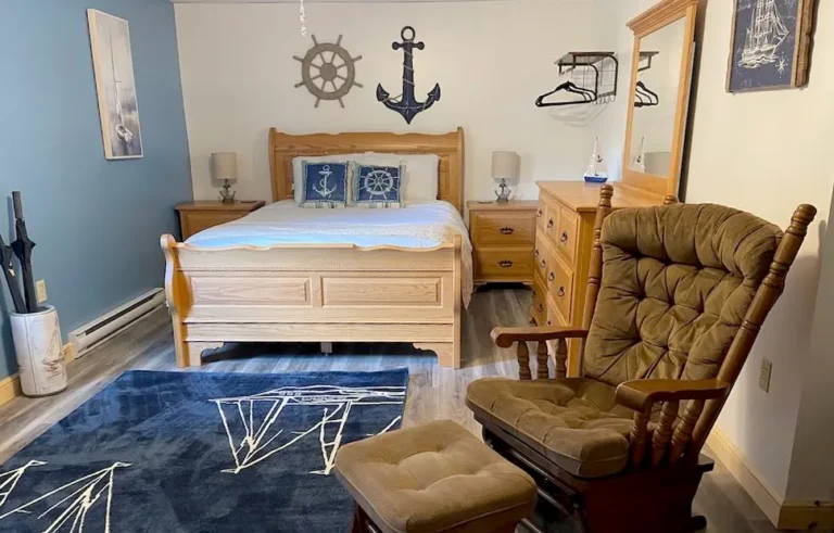 founder's suite at the manor bedroom