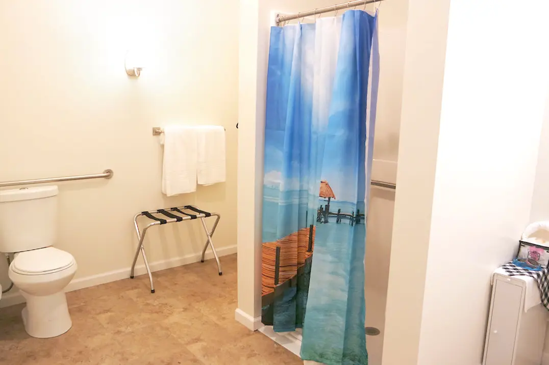 summer in california room, ada bathroom