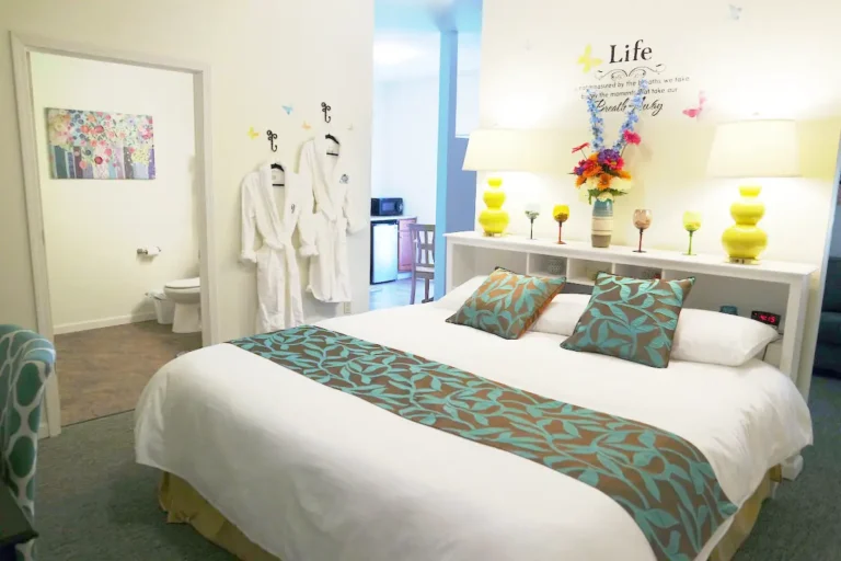 the inn - celebration room, bedroom
