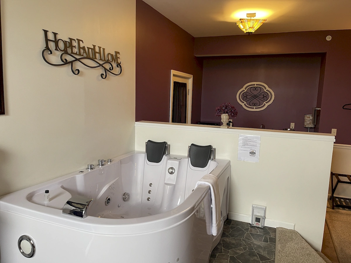 brooks deluxe room, in room hot tub