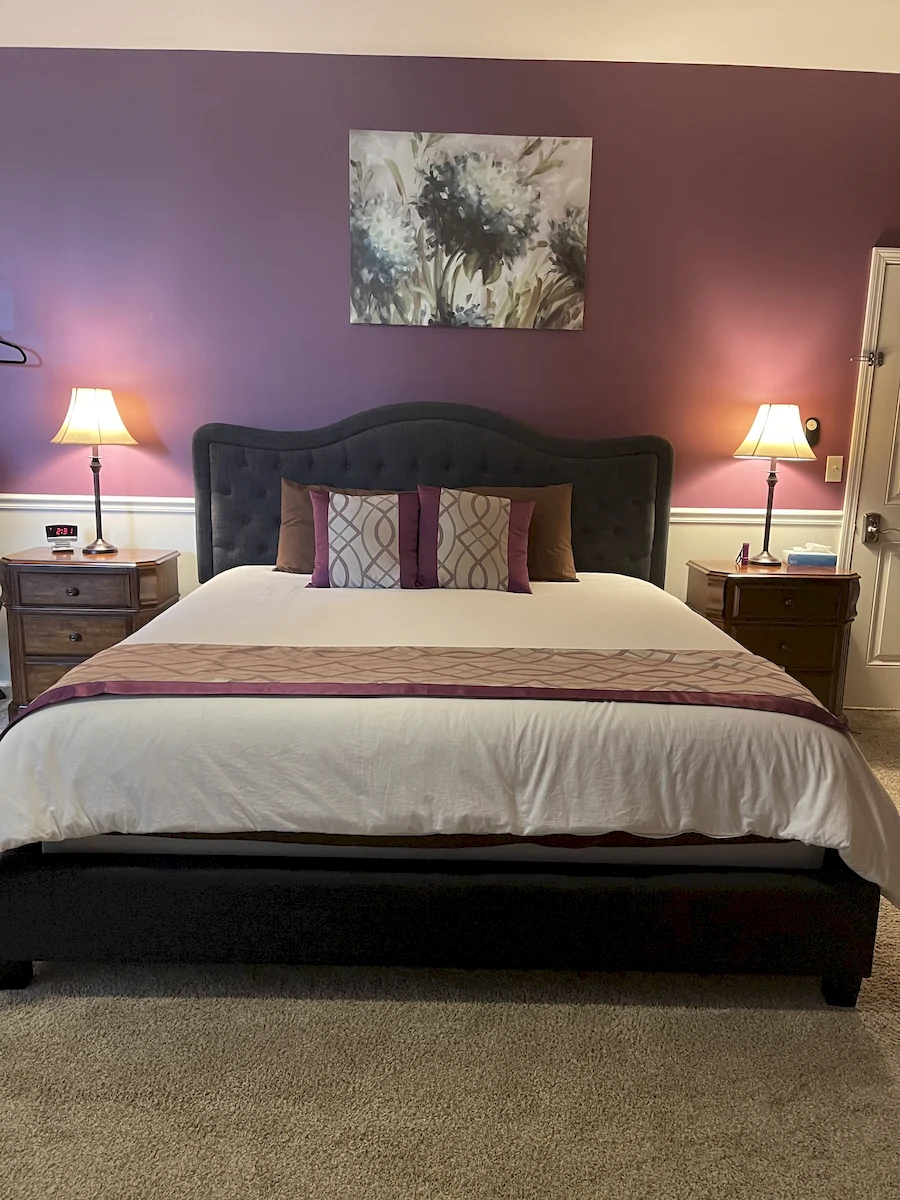 brooks deluxe room, bed