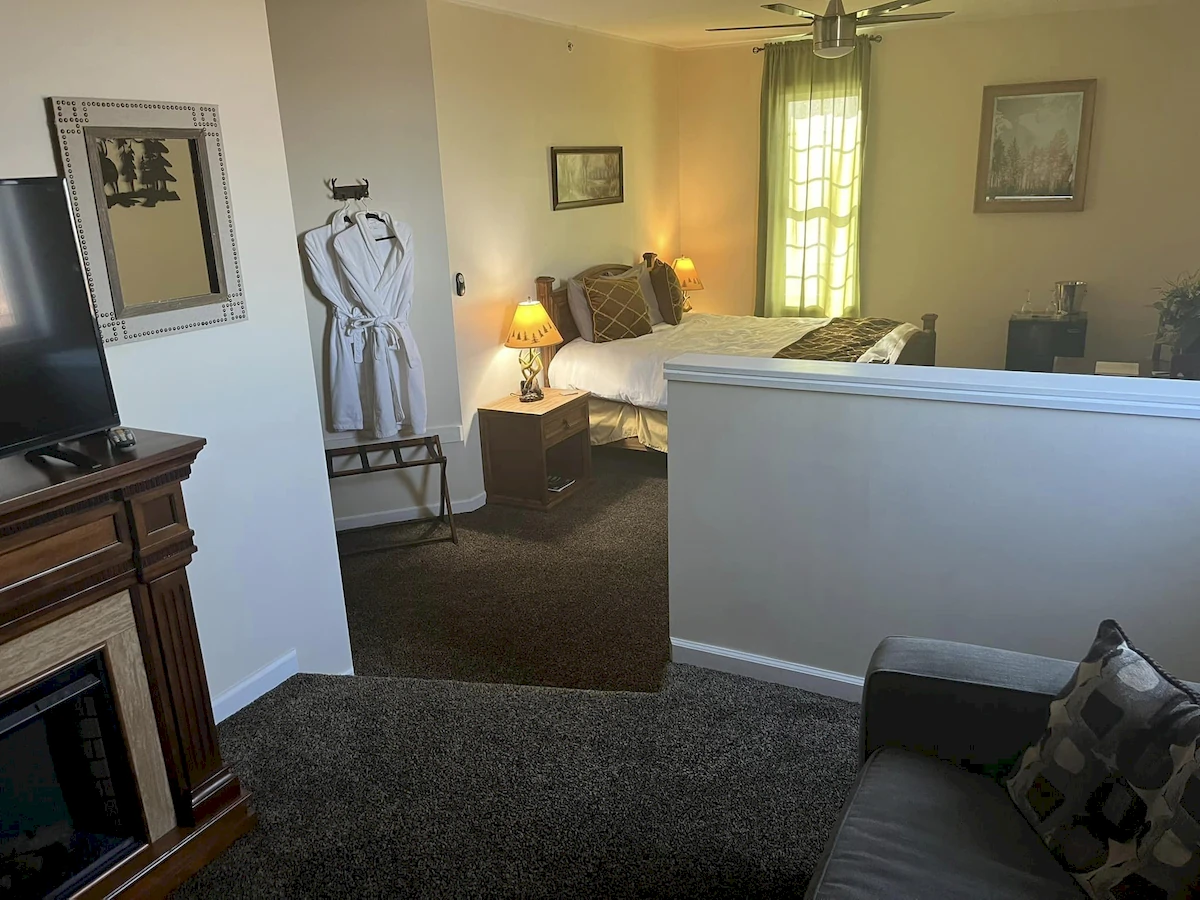 deer creek room, view from raised platform