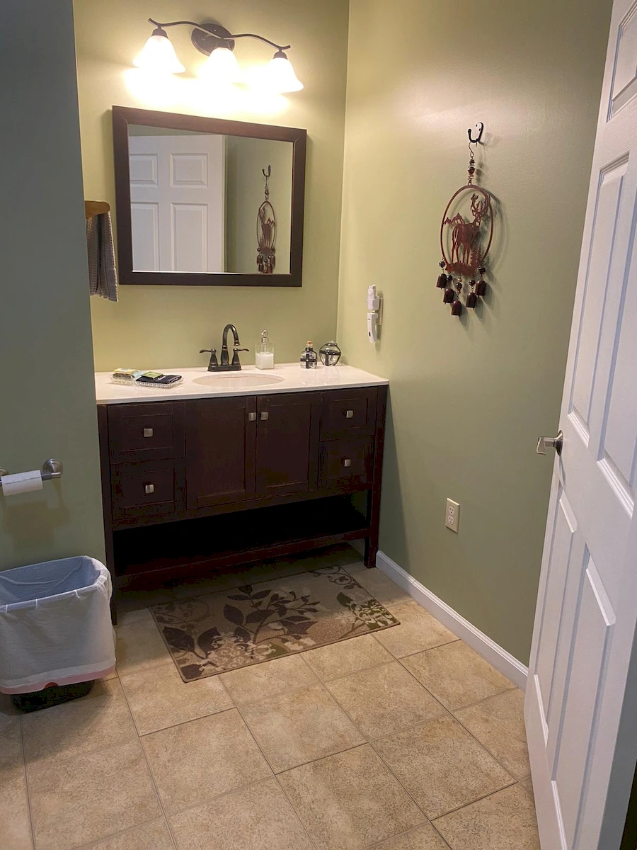 deer creek room, bathroom