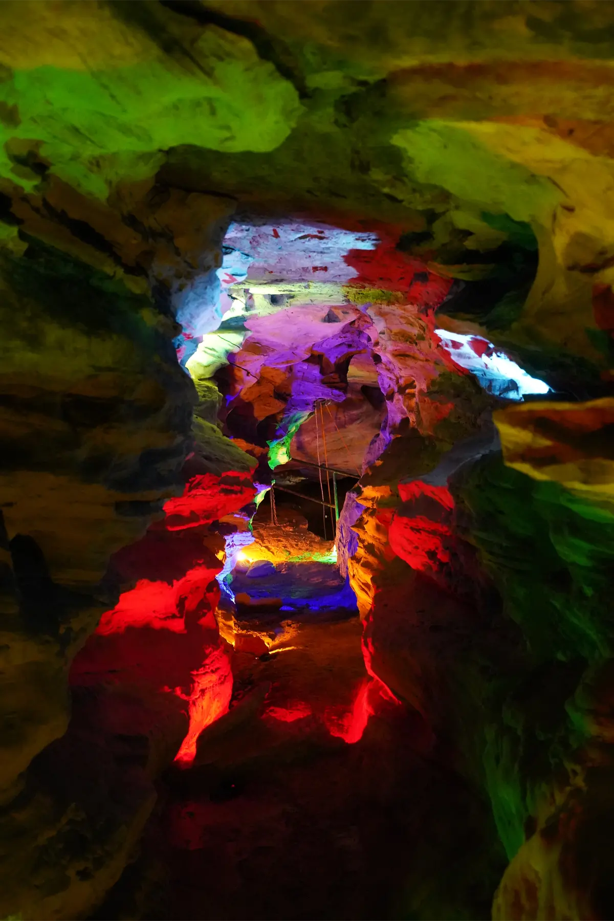 Natural cavern located in Western Pennsylvania. Limestone cave. Largest cave. Geological park.