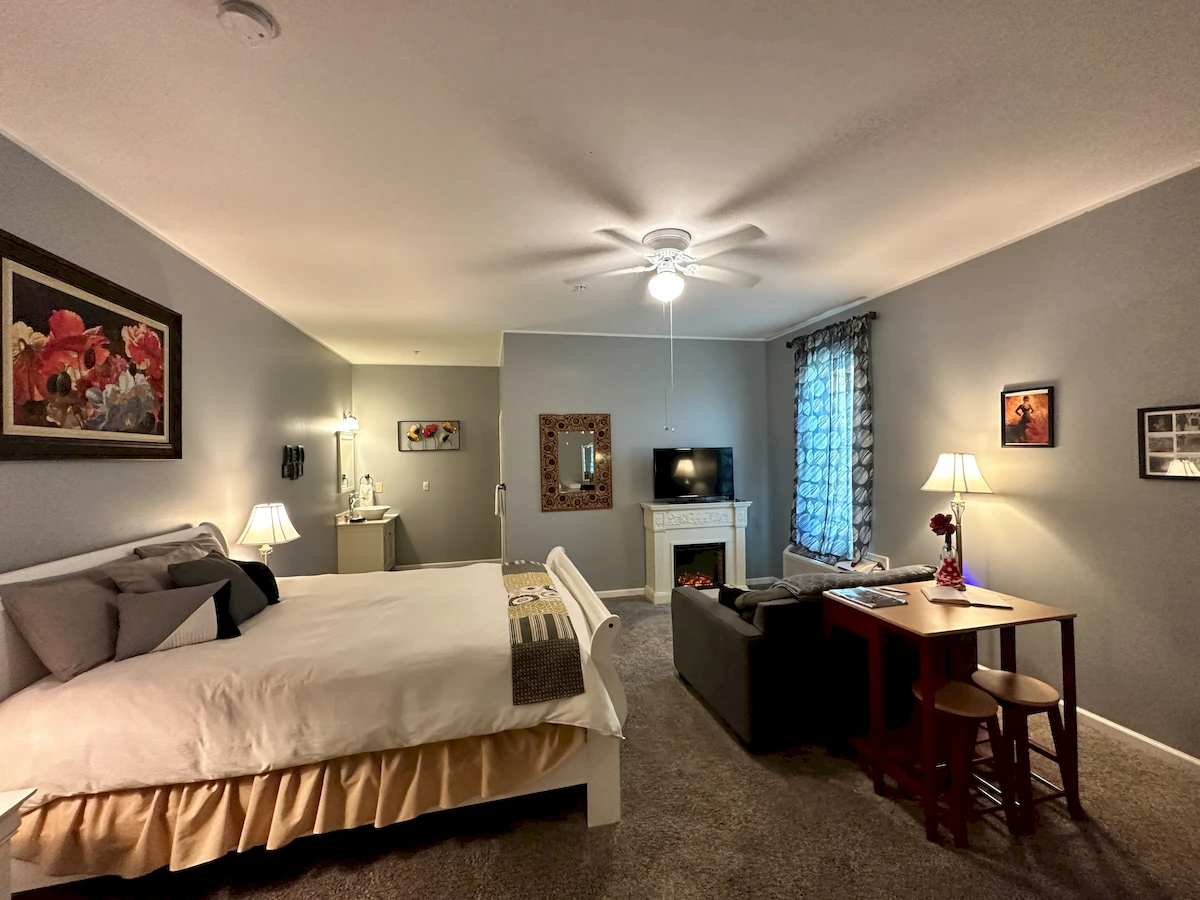 spring in spain room, full view