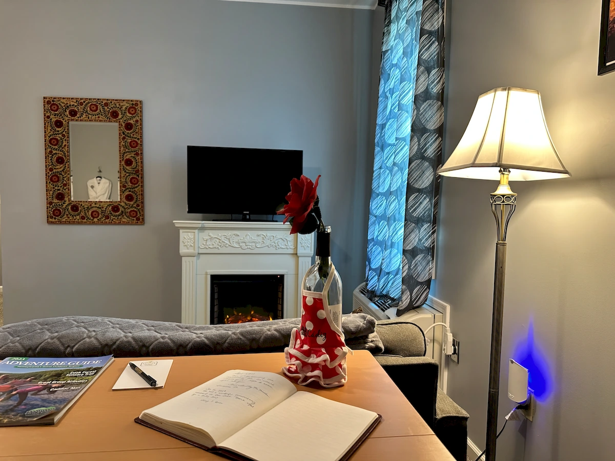 spring in spain room, desk and tv view