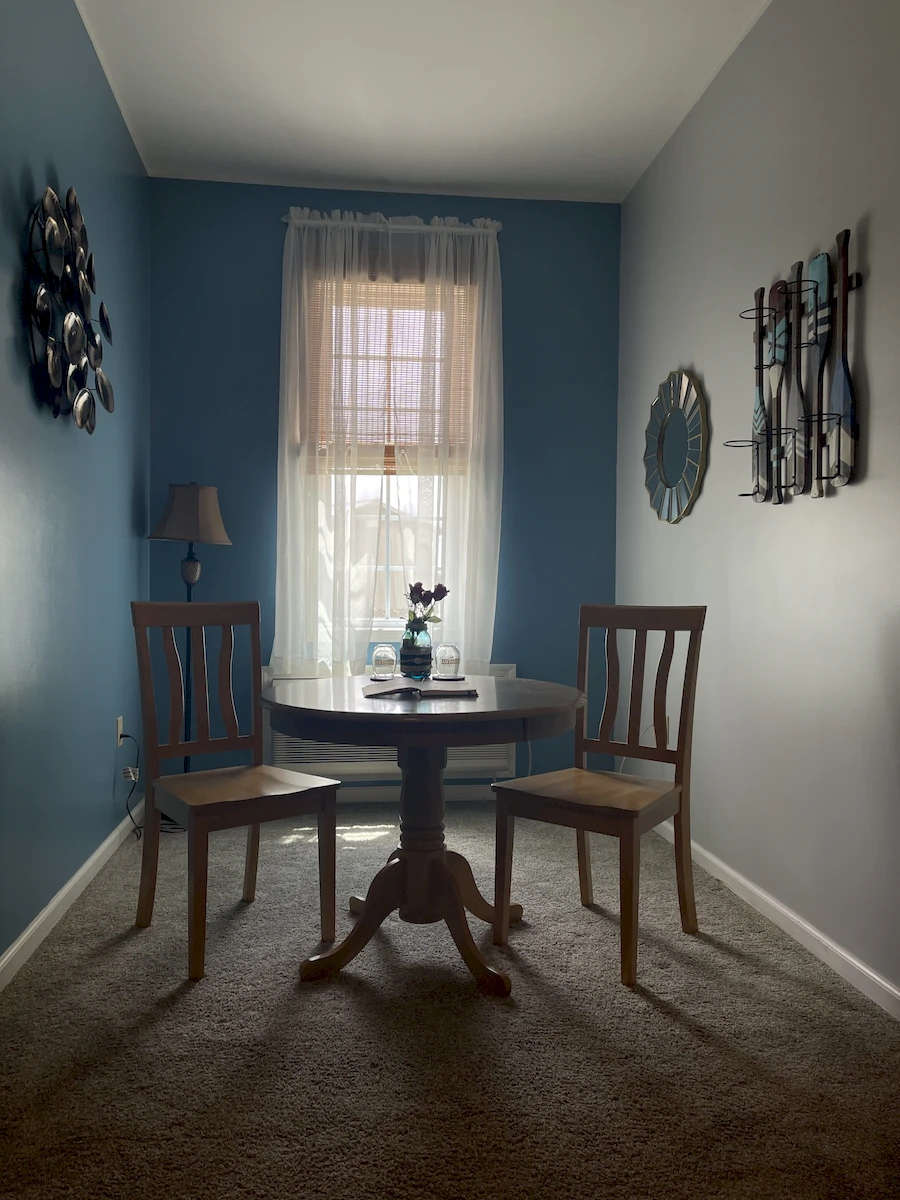summer in california room, table and chairs in eating area
