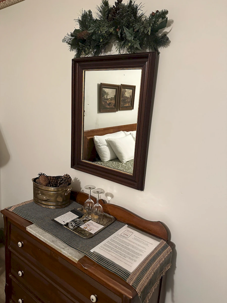 woodlands room dresser and mirror