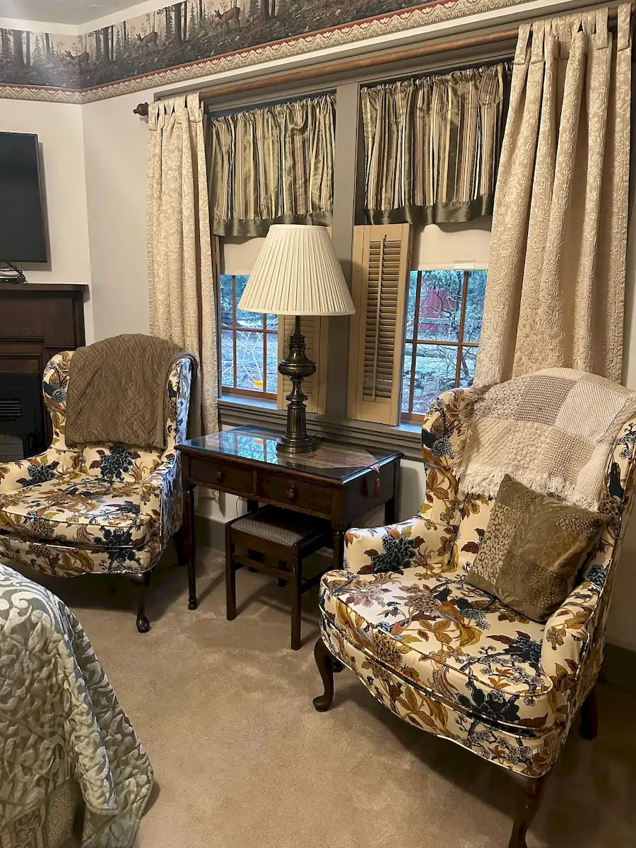 woodlands room chairs