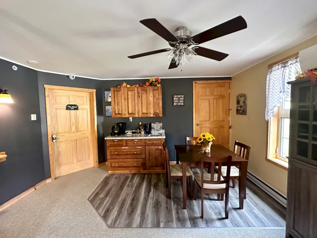 the manor lounge area at brooks estate