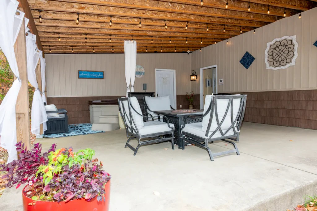 the manor hot tub at deer creek winery at brooks estate