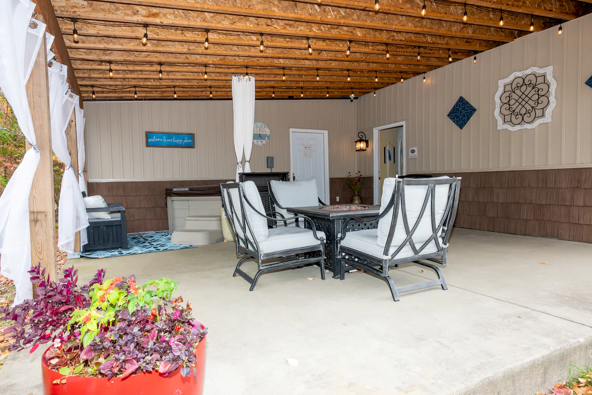 the manor hot tub at deer creek winery at brooks estate