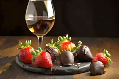 chocolate covered strawberries and wine lodging addon at deer creek winery